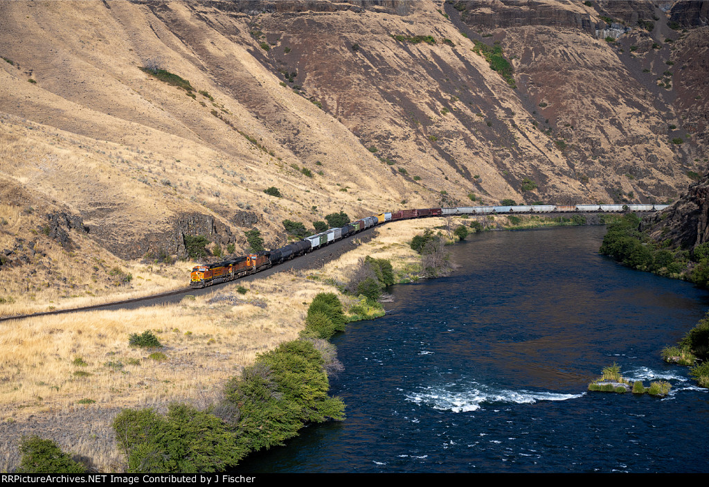 BNSF 5228